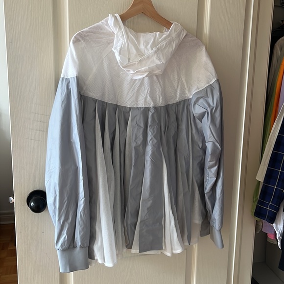 BNWOT Nike tulle windbreaker in size M - Picture 3 of 8